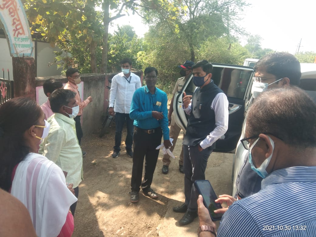 Read more about the article आत्महत्या ग्रस्त शेतकरी कुटुंबाला शासनाकडून मदत सुपूर्त