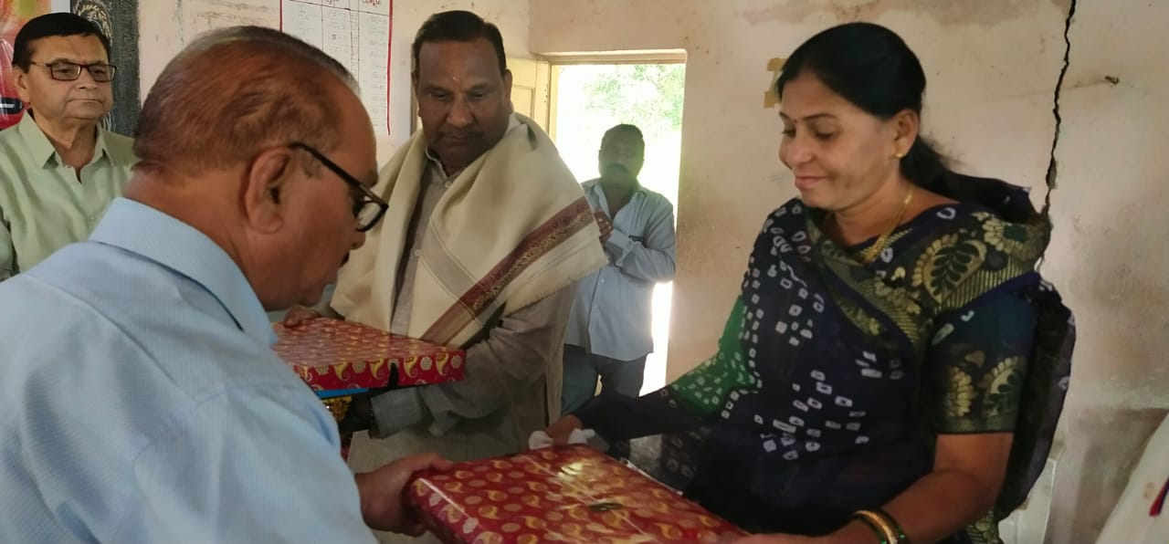 Read more about the article प्राचार्य ताजने सर यांना दिला सेवानिवृत्ती समारंभ