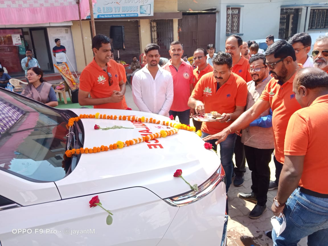 Read more about the article गांधी उद्यान योग वरोरा यांना नितीन जी गडकरी यांच्याकडून ऍम्ब्युलन्स भेट,लोकार्पण सोहळा संपन्न