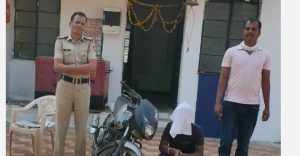 Read more about the article मुकुटबन परिसरात दारूची अवैध विक्री तेजीत, एकावर कारवाई