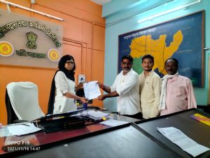 Read more about the article अवकाळी पावसामुळे धान पिकाला फटका,एकरी वीस हजार रुपये देण्याची शेतकऱ्यांची मागणी