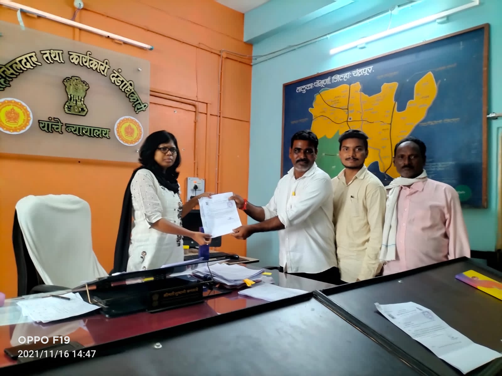 Read more about the article अवकाळी पावसामुळे धान पिकाला फटका,एकरी वीस हजार रुपये देण्याची शेतकऱ्यांची मागणी