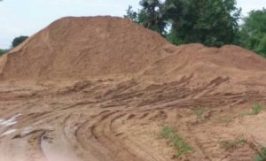 Read more about the article धक्कादायक:रेती तस्कराने पत्रकारास केला ट्रकने चिरडण्याचा प्रयत्न