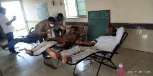 Read more about the article श्री सत्य साई बाबा यांच्या ९६ व्या जन्मोत्सव निमित्त श्री सत्यसाई समिती तर्फे कवठी गावामधे भव्य रक्तदान शिबीर संपन्न