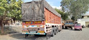 Read more about the article वाशिम : मंगरुळ राशनतस्करी करणारा ट्रक जेरबंद;मंगरुळपीर महसुल विभागाची कारवाई पीर येथे जप्त केलेल्या ट्रकमधील ‘तो’तांदुळ केला शासनजमा,