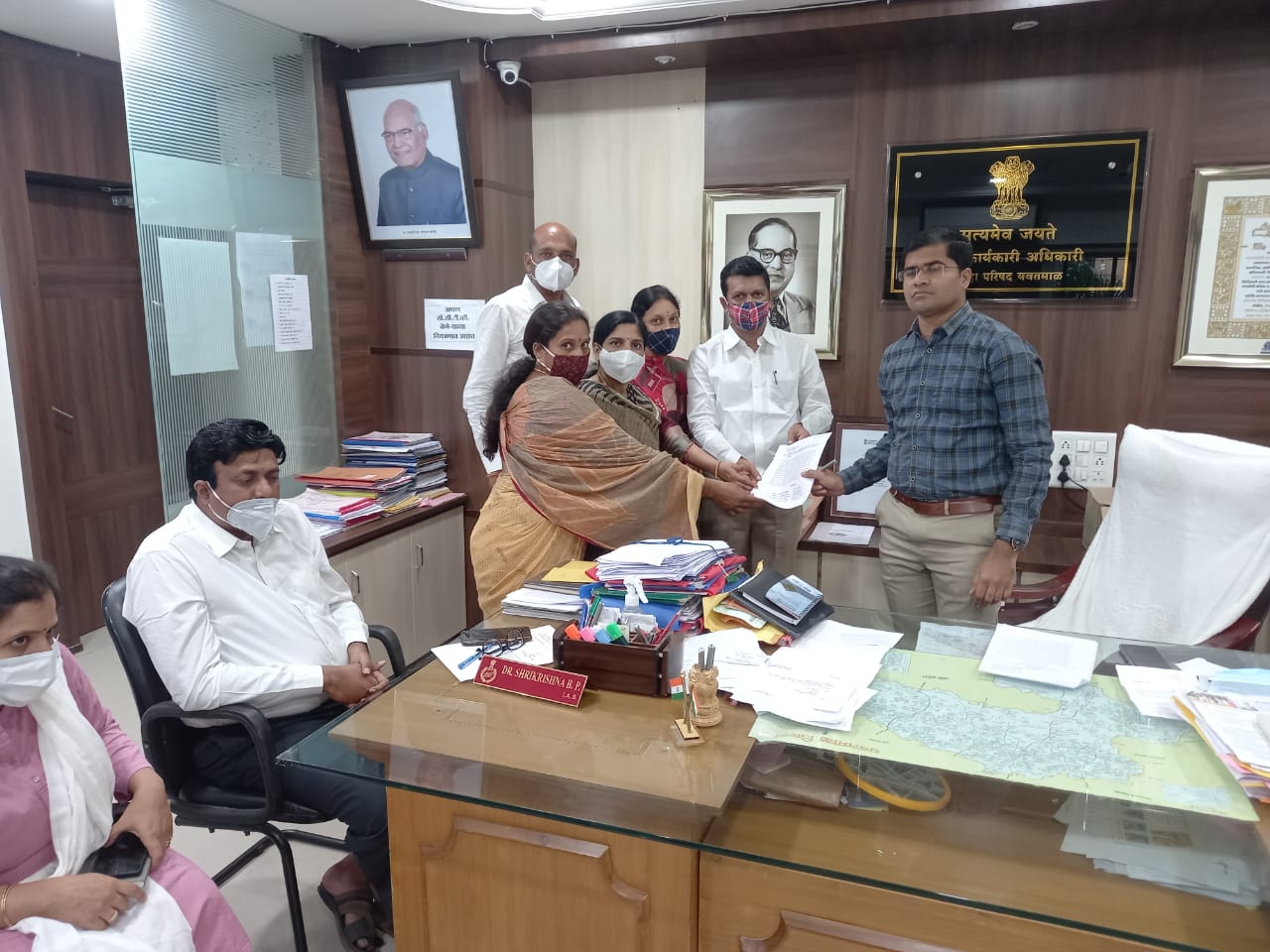 Read more about the article गट विकास अधिकारी यांच्या विरोधात जि. प. अध्यक्ष व मुख्य कार्यकारी अधिकारी यांचे कडे लेखी तक्रार