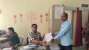 Read more about the article पिक विमा कंपनीच्या गलथान कारभाराला कंटाळुन,चिंचगव्हाणचे शेतककरी बालाजी घडबळे व त्यांचे दाम्पत्य आत्मदहनाच्या तयारीत !