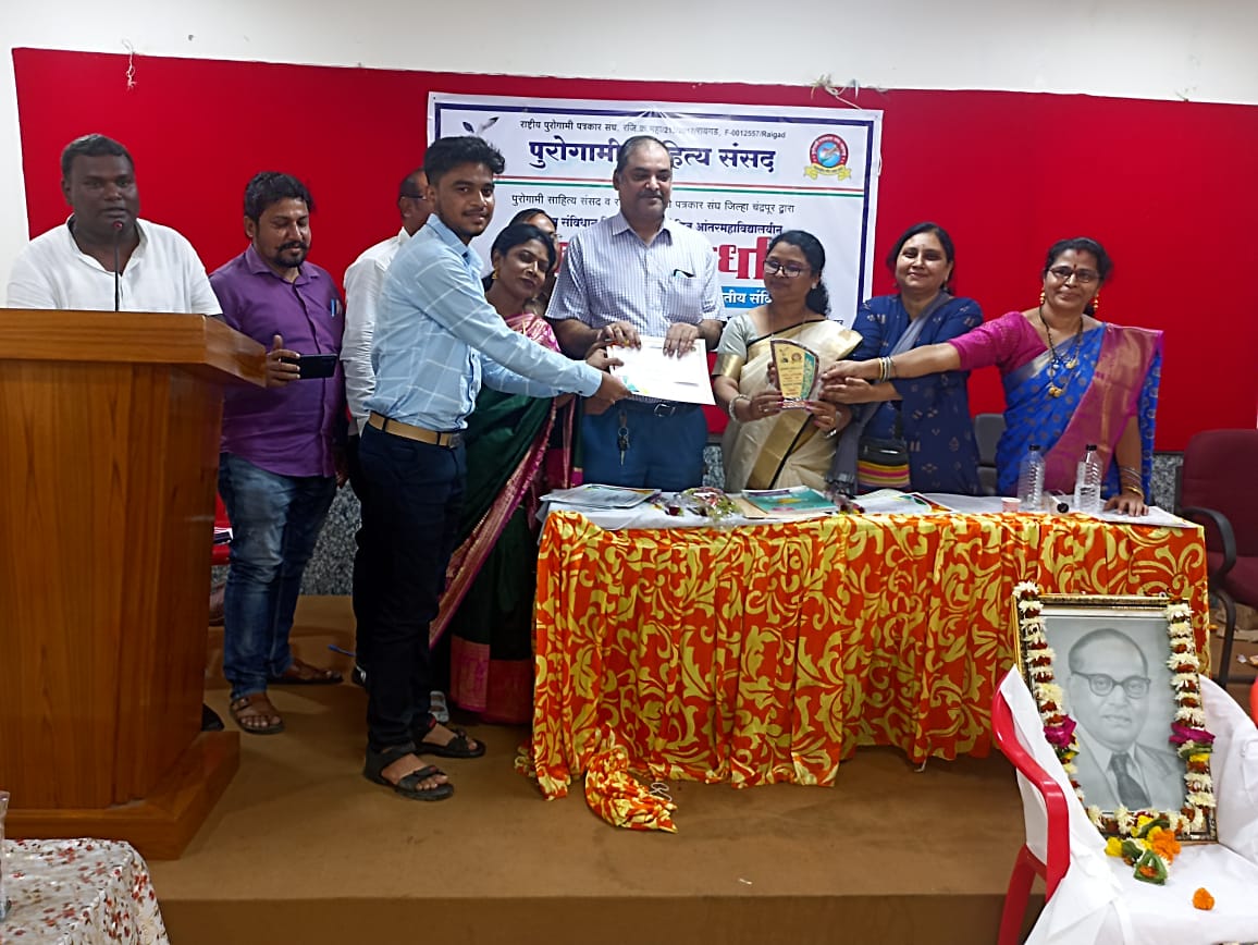 Read more about the article काव्य स्पर्धेत श्री शिवाजी महाविद्यालय राजुरा चा सूरज पचारे ठरला प्रथम क्रमांकाचा मानकरी