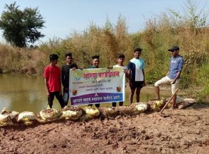 Read more about the article शारदा फाउंडेशन च्या वतीनी बांधला वनराई बंधारा.