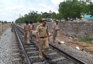 Read more about the article रेल्वे रुळावर ठेवलेल्या सिमेंट पोल प्रकरणी सर्व संशयितांना युवकांची सुटका,मुख्य आरोपीना शोधून काढण्यात अपयश