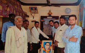 Read more about the article महापरिनिर्वाण दिनानिमित्त ग्राम पंचायत तळोधी येथे महामानवास अभिवादन