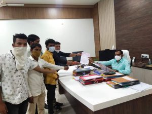 Read more about the article गोरसेनेच्या पदाधिकारी व कार्यकर्ते यांच्यावरील गुन्हे तात्काळ मागे घ्या – डॉ.उत्तम राठोड