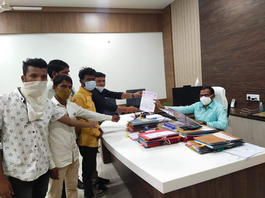 Read more about the article गोरसेनेच्या पदाधिकारी व कार्यकर्ते यांच्यावरील गुन्हे तात्काळ मागे घ्या – डॉ.उत्तम राठोड