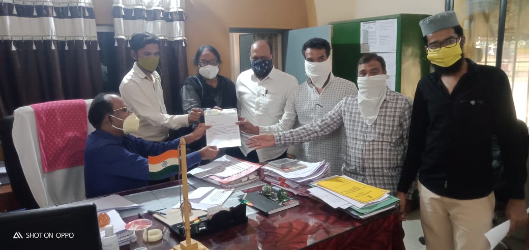 Read more about the article मुस्लिम आरक्षणा ची मागणी घेऊन मुस्लिम समाजा तर्फे राज्यभरातून मुख्यमंत्र्यांना निवेदन