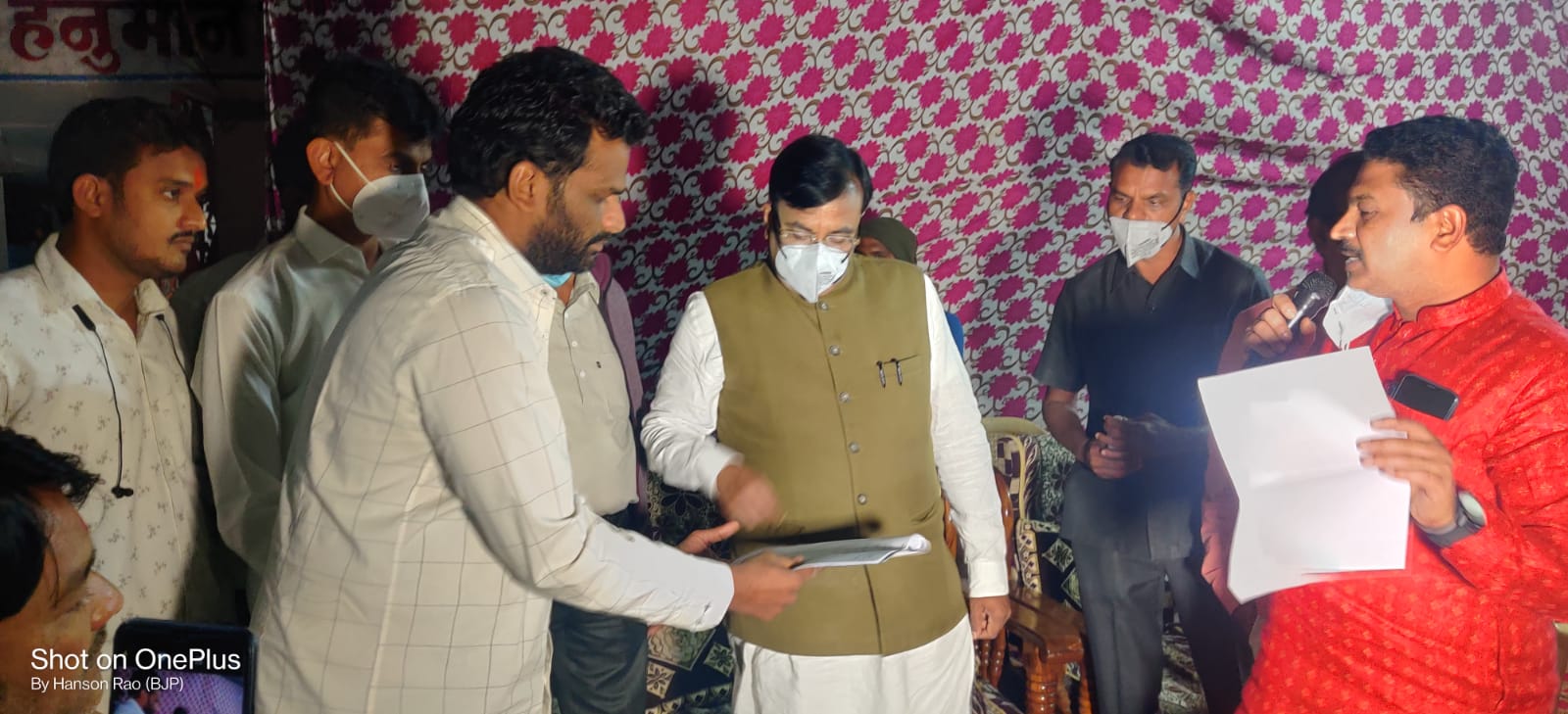 Read more about the article सुधीरभाऊ मुनगंटीवार यांची माजरी येथे सदिच्छा भेट!,बेरोजगार व अतिक्रमण धारकांच्या समस्या निकाली काढण्याचे दिले आस्वासन