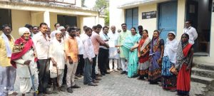 Read more about the article यादीत नावे समाविष्ट करण्यासाठी पंचायत समितीवर धडक