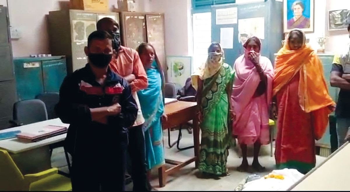 Read more about the article धक्कादायक:हातधुई आश्रमशाळेत १२ वी च्या विद्यार्थ्याची आत्महत्या, कुटुंबाकडून चौकशीची मागणी