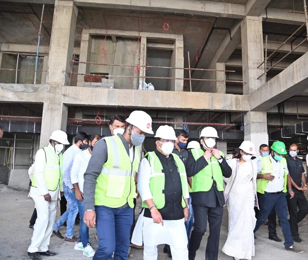 Read more about the article पालकमंत्र्यांनी केली निर्माणाधीन कैंसर हॉस्पिटलची पाहणी