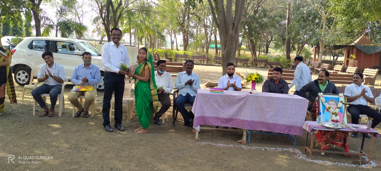 Read more about the article शिक्षण हे वाघीणीचे दुध आहे. मोहन बोरकर सर