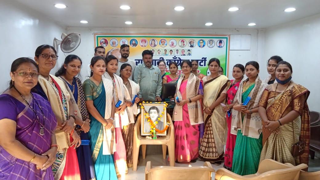 Read more about the article क्रांतीज्योती सावित्रीबाई फुले यांच्या जयंती निमित्त राष्ट्रवादी काँग्रेस पार्टी बल्लारपूर तर्फे शिक्षिकांचा सत्कार