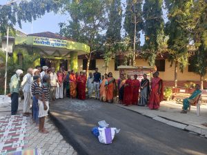 Read more about the article पुरोगामी साहित्य संसद राजुरा तर्फे मातोश्री वृद्धाश्रम येथे ब्लँकेट व फळे वाटप