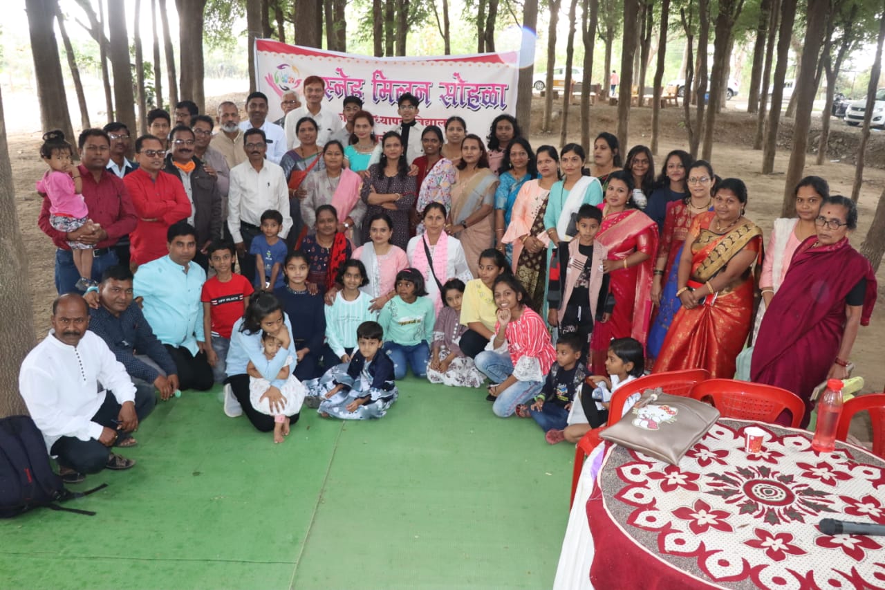 Read more about the article विवेकानंद अध्यापक विद्यालय सन १९९८ – २००० च्या डि . एड् . बॕच चा स्नेहमिलन सोहळा  वरोरा येथे संपन्न