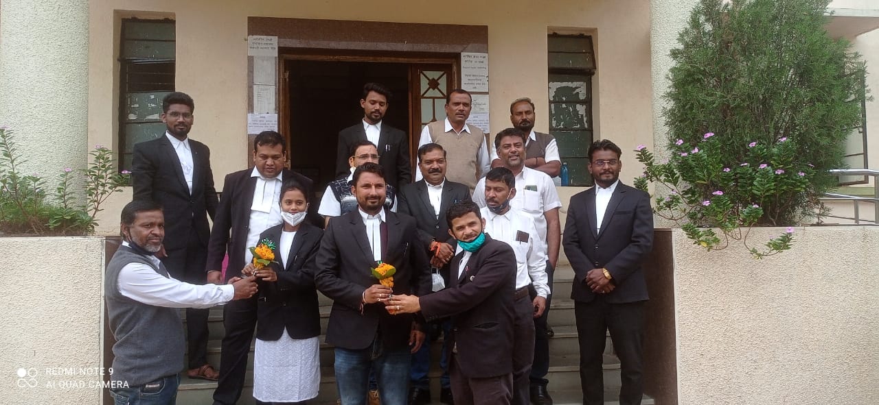 Read more about the article राळेगाव वकील संघाचे अध्यक्ष पदी अ‍ॅड. प्रितेश वर्मा साहेब व सचिव पदी अ‍ॅड. गायत्री बोरकुटे मॅडम यांची निवड