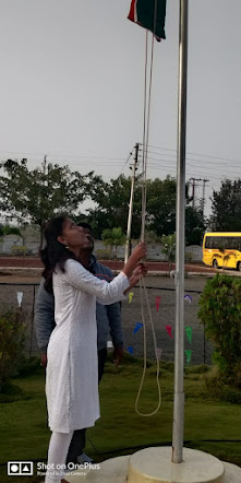Read more about the article ईश्वर शिक्षण प्रसारक मंडळ राळेगाव द्वारा संचालित मार्कंडेय पब्लिक स्कूल व ज्युनिअर कॉलेज बरडगाव येथे विद्यार्थिनीच्या हस्ते प्रजासत्ताक दिनाच्या ध्वजारोहण