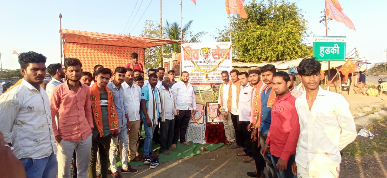 Read more about the article शिवसेना शाखा टेमुर्डा तर्फे प्रजासत्ताक दिनानिम्मित उत्साहात साजरा