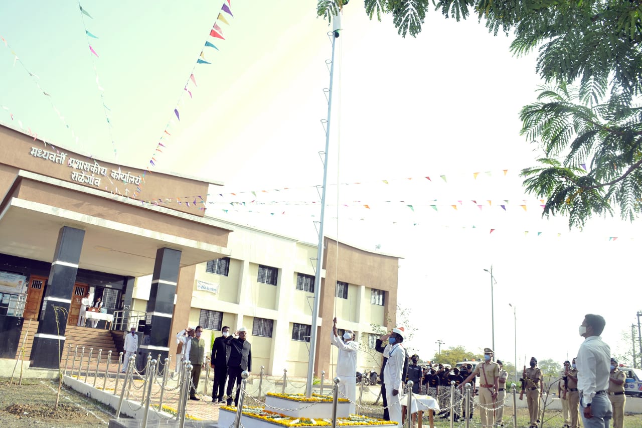 Read more about the article प्रजासत्ताकदिनी टीडीआरफच्या राळेगाव कंपनीतील TDRF जवानांकडून राष्ट्रध्वजास मानवंदना