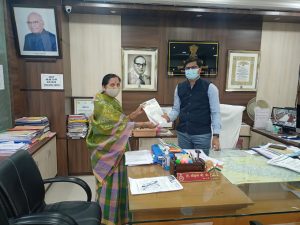 Read more about the article जिल्हा प्रशासनाच्या विरोधात धरणे आंदोलन जि. प. सदस्या मंगला पावडे आक्रमक