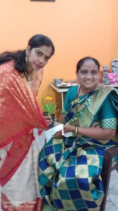 Read more about the article वाणाच्या रुपात वाटले रोपटे,तळवेकर कुटुंबाचा अभिनव उपक्रम