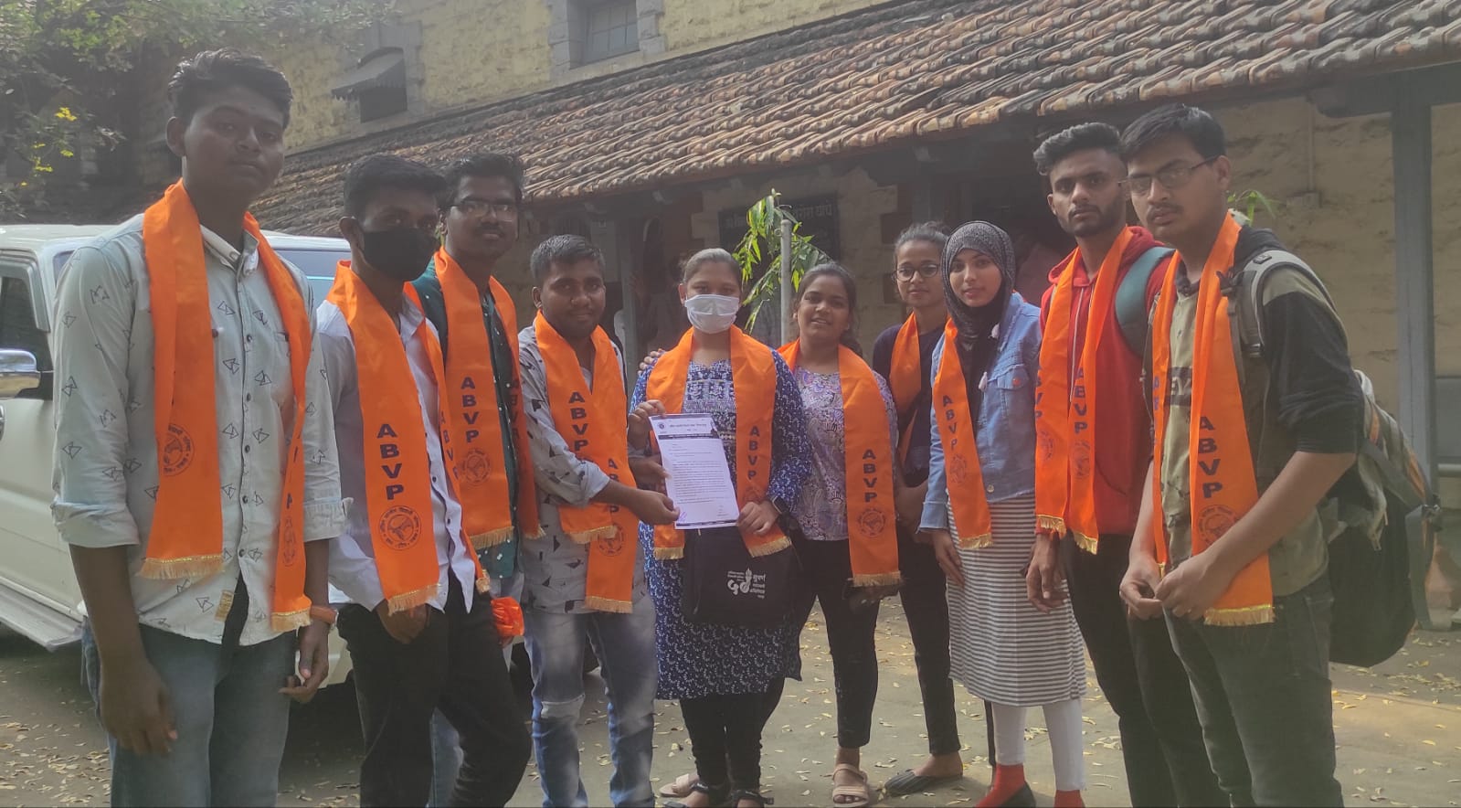 Read more about the article राज्य शासनाने महाराष्ट्र सार्वजनिक विद्यापीठ-2016 कायद्यामध्ये केलेल्या बदलांमुळे गुणवत्तापूर्ण शिक्षणावर होणाऱ्या विपरीत परिणामांबाबत मा. उपविभागीय अधिकारी यांच्या मार्फत राज्यपालांना अभाविप द्वारे निवेदन