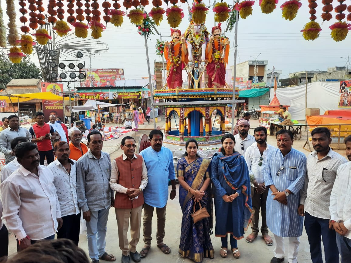 Read more about the article शिवानी ताई  वडेट्टीवार बालाजी मंदिरात दर्शनाला