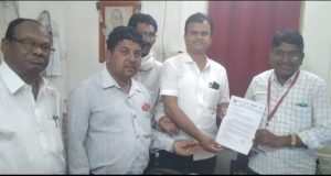 Read more about the article जिल्हा मध्यवर्ती सहकारी बँककडून निराधारांचे वेतन जमा करण्यास विलंब,बँके समोर आमरण उपोषणाचा वंचितचा इशारा