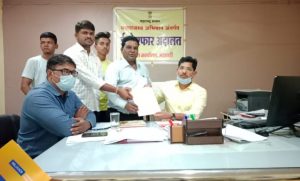 Read more about the article केपीसीएल प्रकल्पग्रस्तांच्या समर्थानात भाकपाचे आंदोलन शेकडो कार्यकर्ते उपस्थित -तहसीलदार मार्फत राष्ट्रपती यांना निवेदन