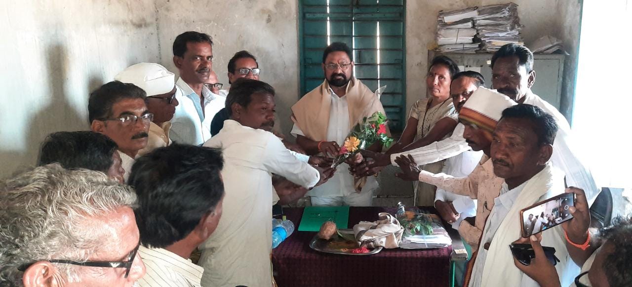 Read more about the article आदिवासी विविध कार्यकारी सहं. संस्था बोटोनी च्या वतीने संजय देरकर उपाध्यक्ष जिल्हा मध्यवर्ती बँक यवतमाळ यांचा जाहीर सत्कार