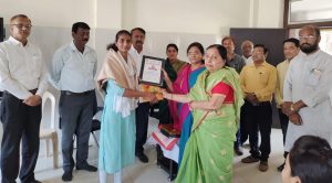 Read more about the article विद्यार्थ्यांनो, तुमच्याकडून स्पर्धा परीक्षेतील यशाची अपेक्षा , शिक्षण सभापती भारतीताई पाटील ग्रेट भेट उपक्रम जि.प. स्पर्धा परीक्षा मार्गदर्शन व अभ्यासकेंद्राचा उपक्रम