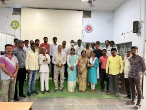 Read more about the article आनंद निकेतन महाविद्यालयाच्या शिक्षकेत्तर कर्मचाऱ्यांना सुवर्ण पदक