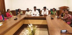 Read more about the article व्हाईट हाॅऊस ‘ ला लागले घनकचऱ्याचे ग्रहण,नगराध्यक्षाने पतीच्या नावे असलेल्या स्वतःच्या शेतात टाकले कंपोस्ट खत..