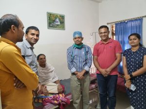 Read more about the article रुग्णसेवक रितेश दादा भरुट व प्राची ताई भरुट यांची “सौ. कौसरजहॉ ताई” त्यांच्याशी भेट