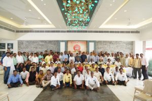 Read more about the article चक्क ३६ वर्षानंतर विद्यार्थी गुरुजींची भेट,अनेक जुन्या आठवणींना उजाळा