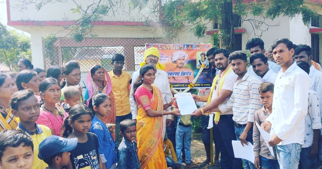 Read more about the article वरध येथे क्रांतिवीर बाबुराव शेडमाके जयंती प्रसंगी धरती आबा बिरसा मुंडा व बाबुराव शेडमाके यांचे तैल चित्राचे भव्य अनावर.