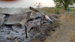 Read more about the article गोठ्याला आग लागून गोठा खाक,शेतकऱ्याचे १लाखाचे नुकसान