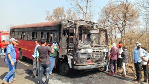 Read more about the article पुसद आगाराच्या एस टी बसला शिळोना घाटात लागली आग!,बस चालकाच्या प्रसंगवाधानते मूळे प्रवाशाचे वाचले प्राण