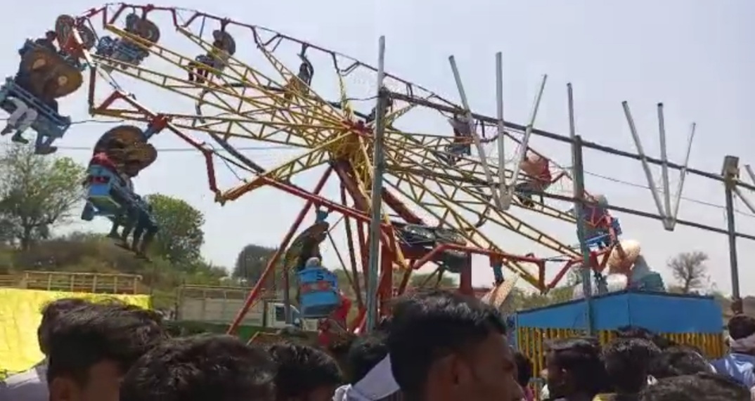 Read more about the article बोरी गदाजी येथील प्रसिद्ध गोटमार यात्रा जग प्रसिद्ध प्रथा ;