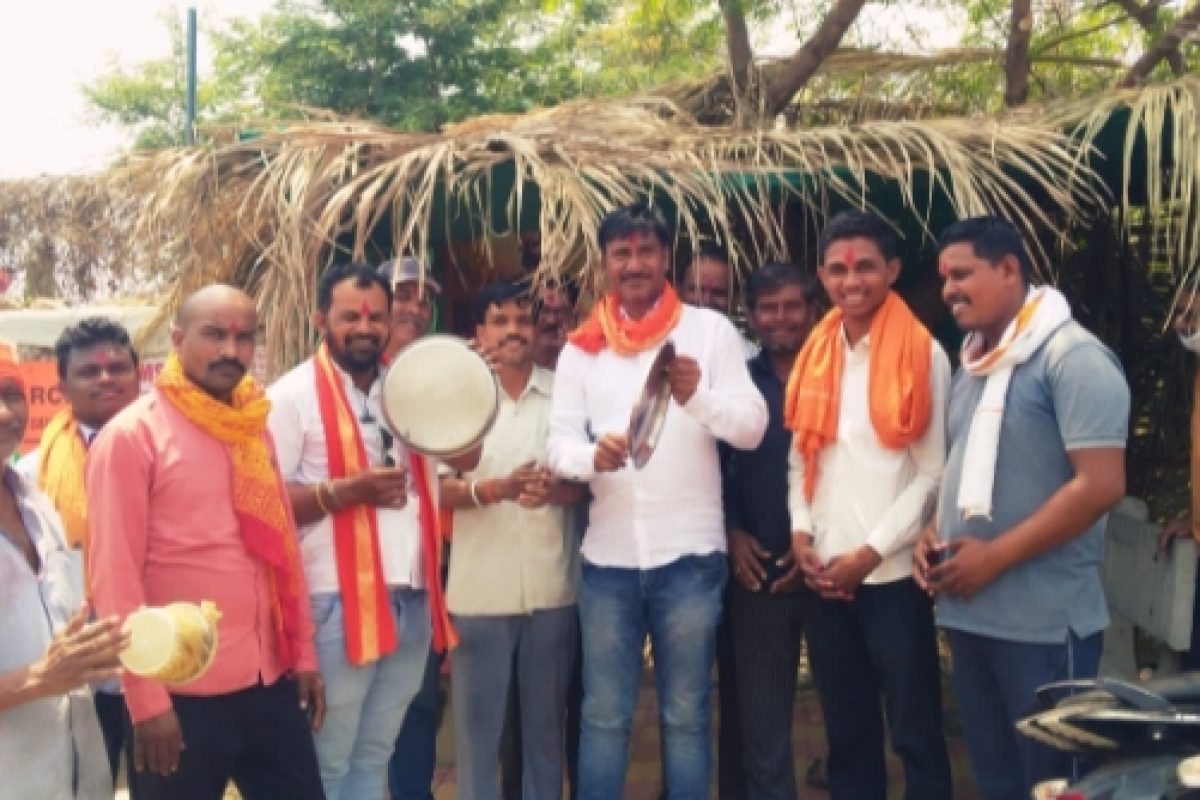 Read more about the article केंद्र सरकारच्या महागाई विरोधात राळेगाव तालुका युवासेना च्या वतीने थाळी व टाळी वाजवुन आंदोलन