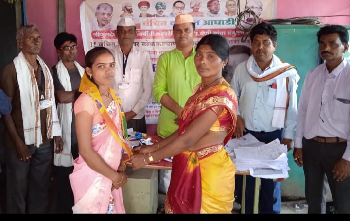 Read more about the article प्रहारच्या तालुकाअध्यक्षा सौ. वीणा ढवळेंचा वंचित मध्ये प्रवेश