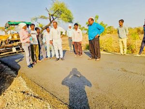 Read more about the article आजनसरा ते वडनेर रस्त्याच्या निकृष्ट दर्जाच्या कामाची होणार चौकशी