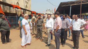 Read more about the article जिल्हाधिकाऱ्यांनी केली माता महाकाली मंदिर परिसराची पाहणी,विविध विभागांना सज्ज राहण्याचे दिले निर्देश